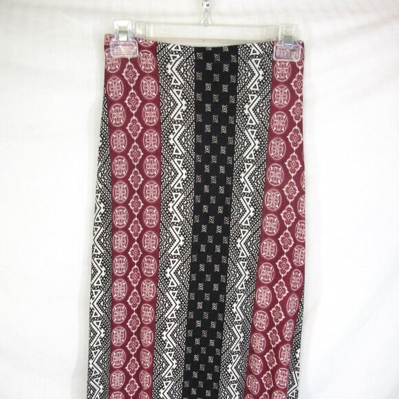 En Creme Women's Long Straight Skirt Black White Red Geometric Design Size Small - Picture 2 of 6